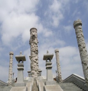 仿古漢白玉盤龍柱 大型景區(qū)園林石雕石柱加工定制 古建盤龍柱